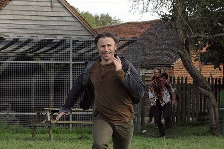 Robert Carlyle in the terrifying opening scene of 28 Weeks Later 2007.